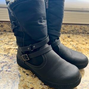 Like new Totes winter boots